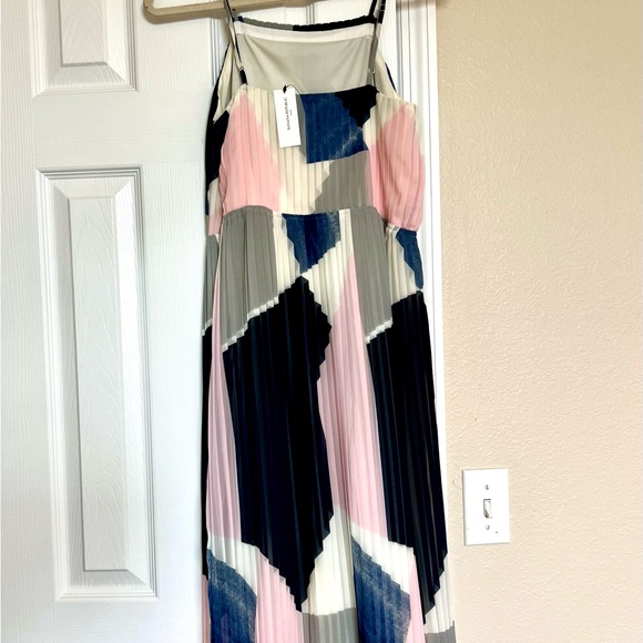 Banana Republic Pleated Geometric Maxi Dress in Pink, Navy & Gray - Picture 3 of 5